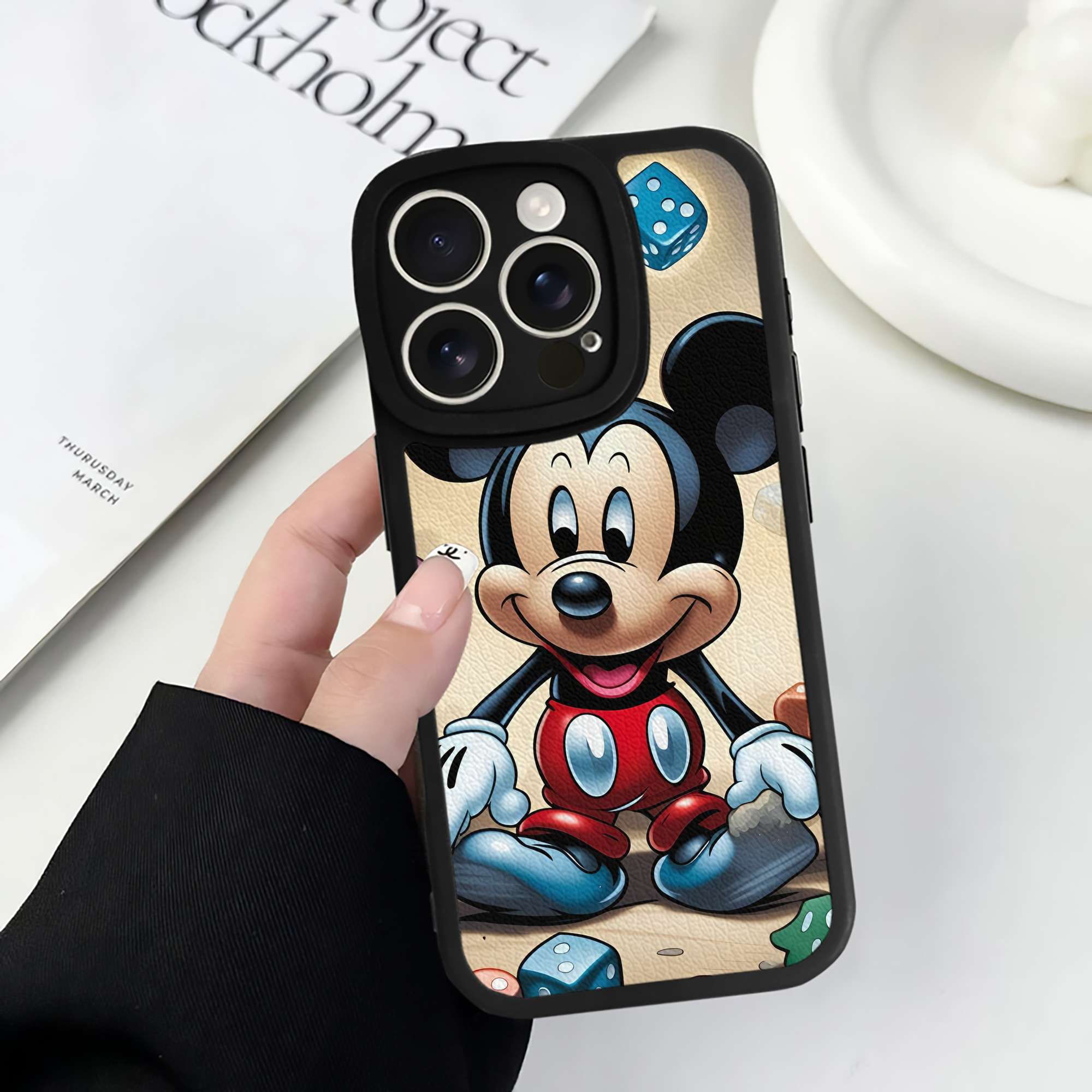 （画像用） ミッキーマウス Mickey Mouse 【iPhone 16シリーズ対応】シリコンスマホケース（レザー調） 材質：シリコン